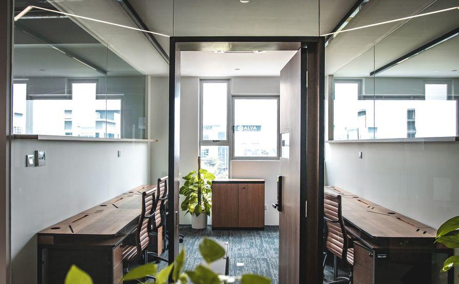 Premium Office Suite (From 2 to 9 Pax)