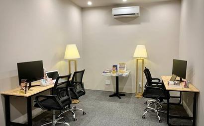 Private Office and Meeting Room Private Office and Meeting Room