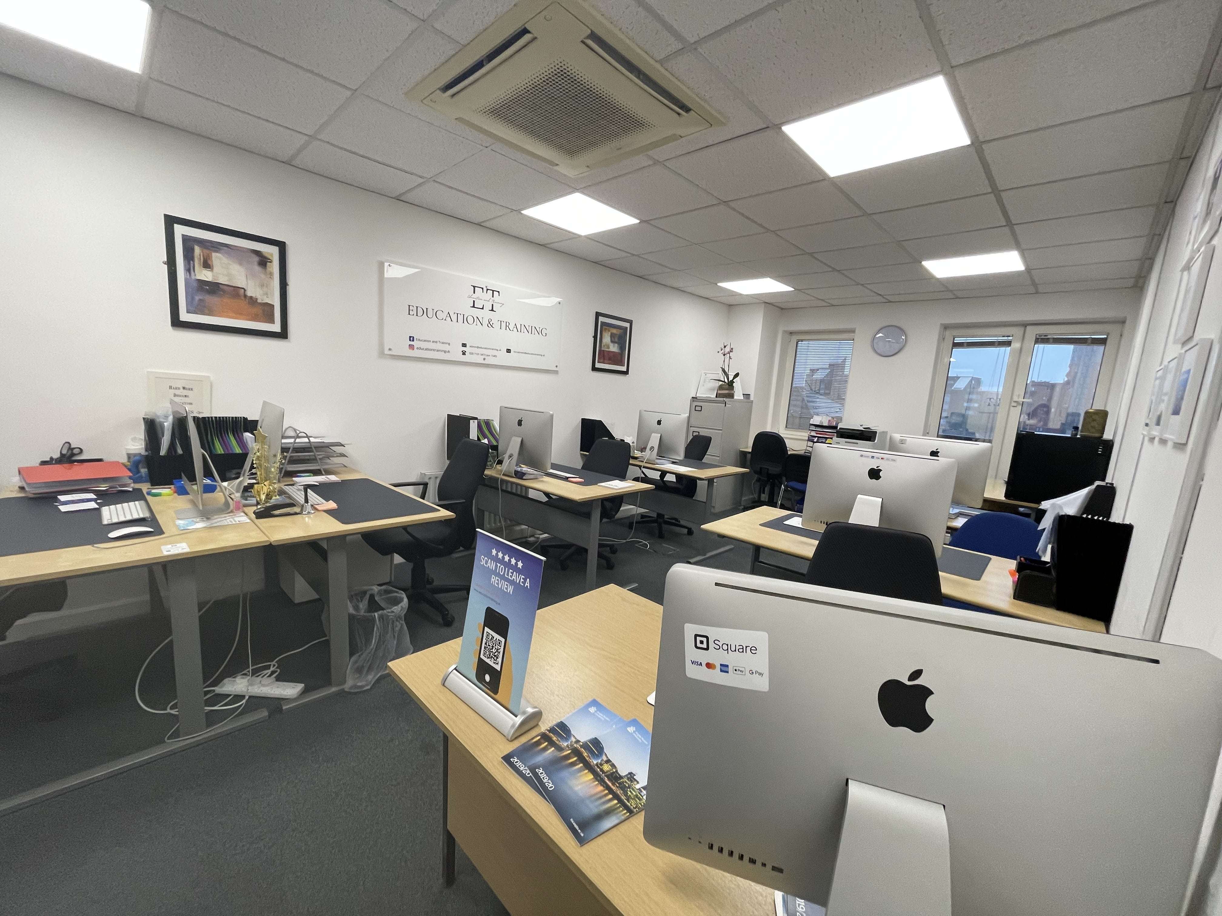 Office to share in Canary Wharf 