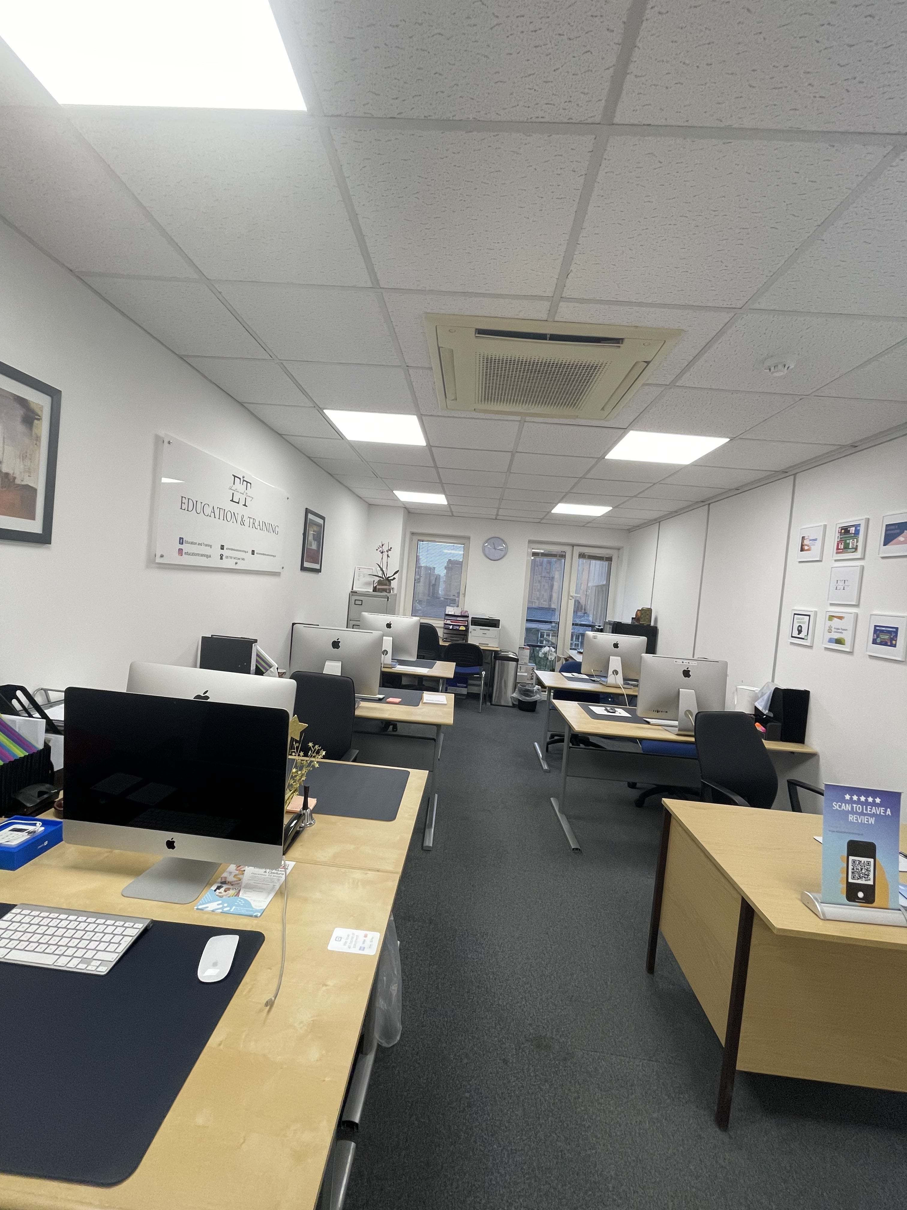 Office to share in Canary Wharf 