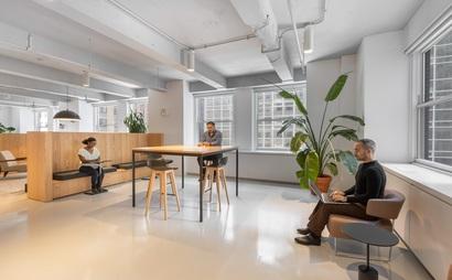 Hot desk with anything you need! BOOK NOW! Hot desk with anything you need! BOOK NOW!