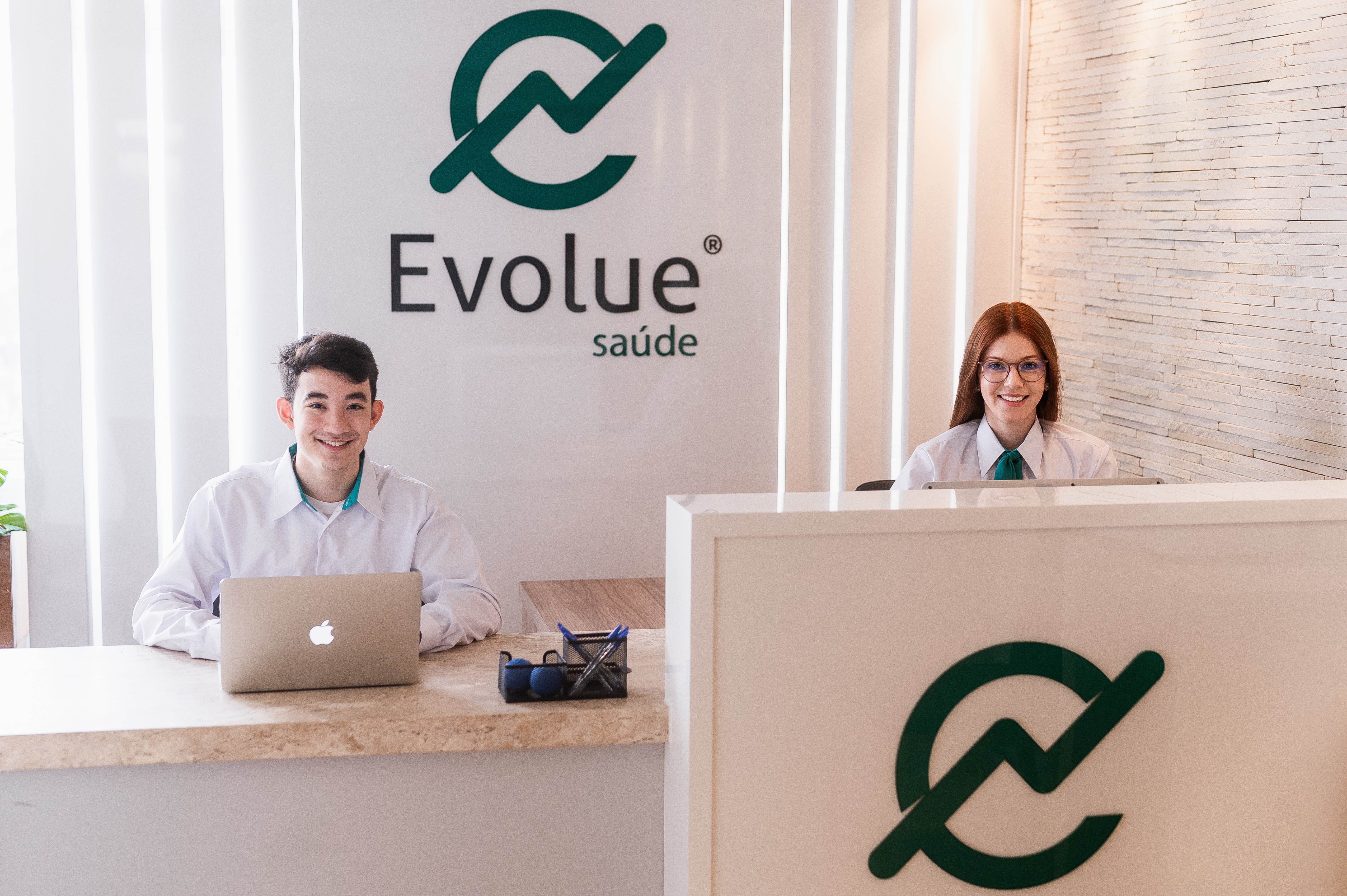 Consultórios médicos para atendimento, disponibilização de estrutura e recepcionista para atendimento