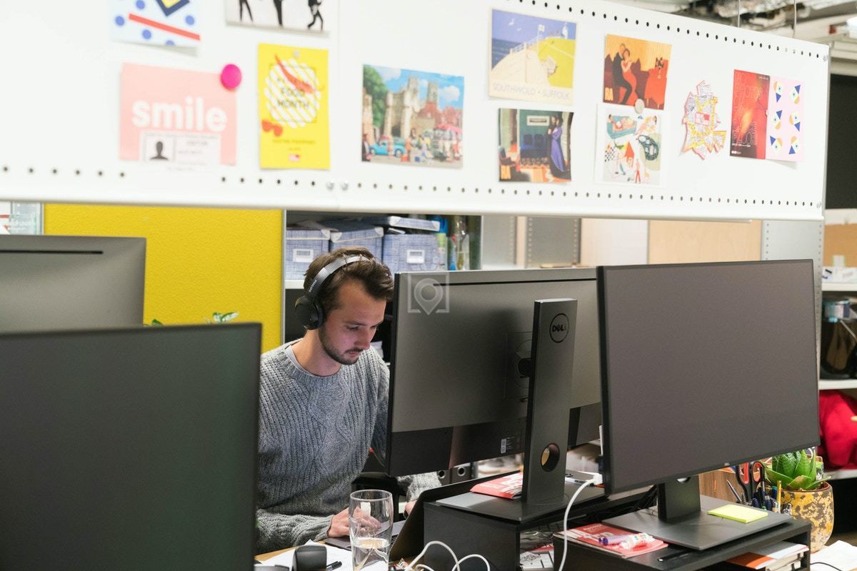 Fixed desk 5 days/week	