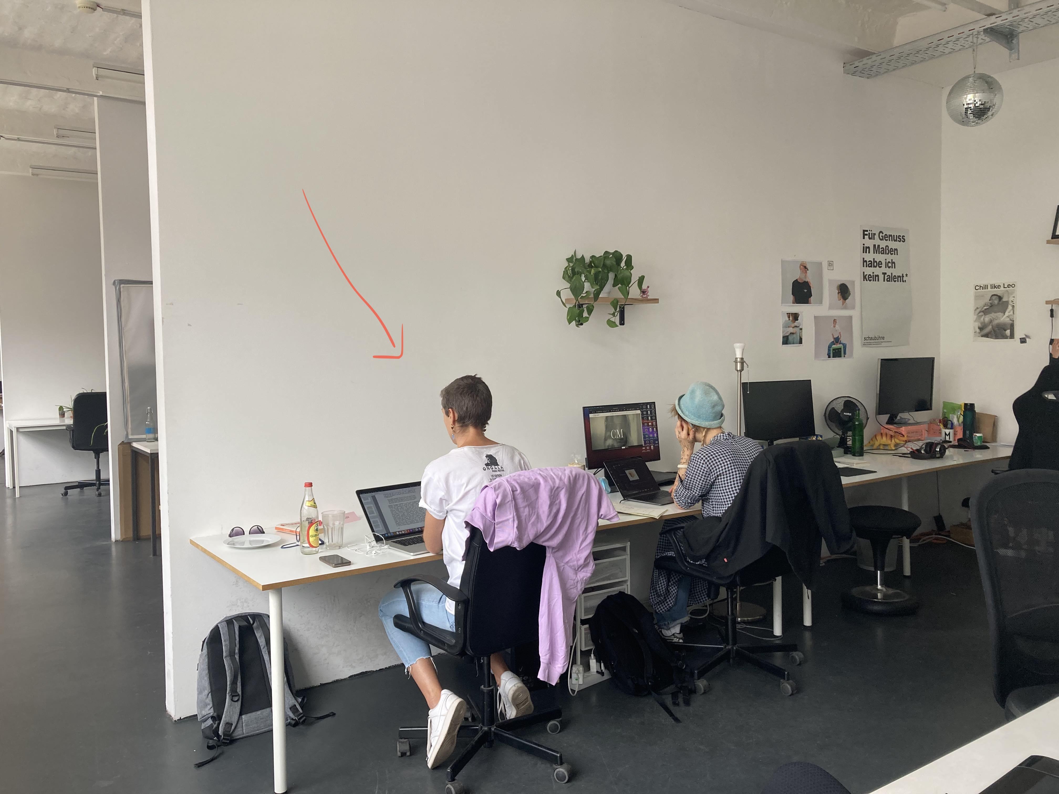 Desk space in a wonderful co-working space in Kreuzberg + monitor!