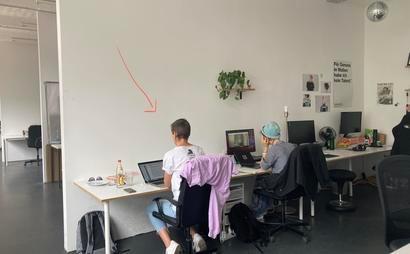 Desk space in a wonderful co-working space in Kreuzberg + monitor! Desk space in a wonderful co-working space in Kreuzberg + monitor!