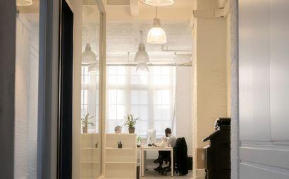 Designated desk spaces at UFER BERLIN