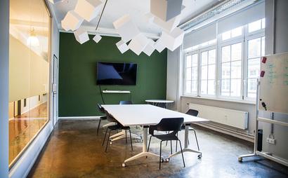 Designated desk spaces at UFER BERLIN