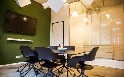 Designated desk spaces at UFER BERLIN