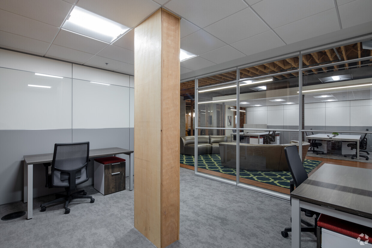Small Meeting Space for 3 in Historic Building Small Meeting Space for 3 in Historic Building