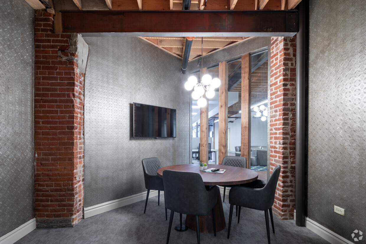 Small Meeting Space for 3 in Historic Building Small Meeting Space for 3 in Historic Building