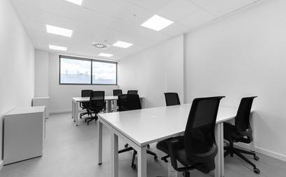 Beautifully designed open plan office space for 10 persons in Spaces Falls Tower Beautifully designed open plan office space for 10 persons in Spaces Falls Tower