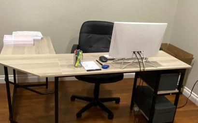 Office Space with 4 desks Office Space with 4 desks