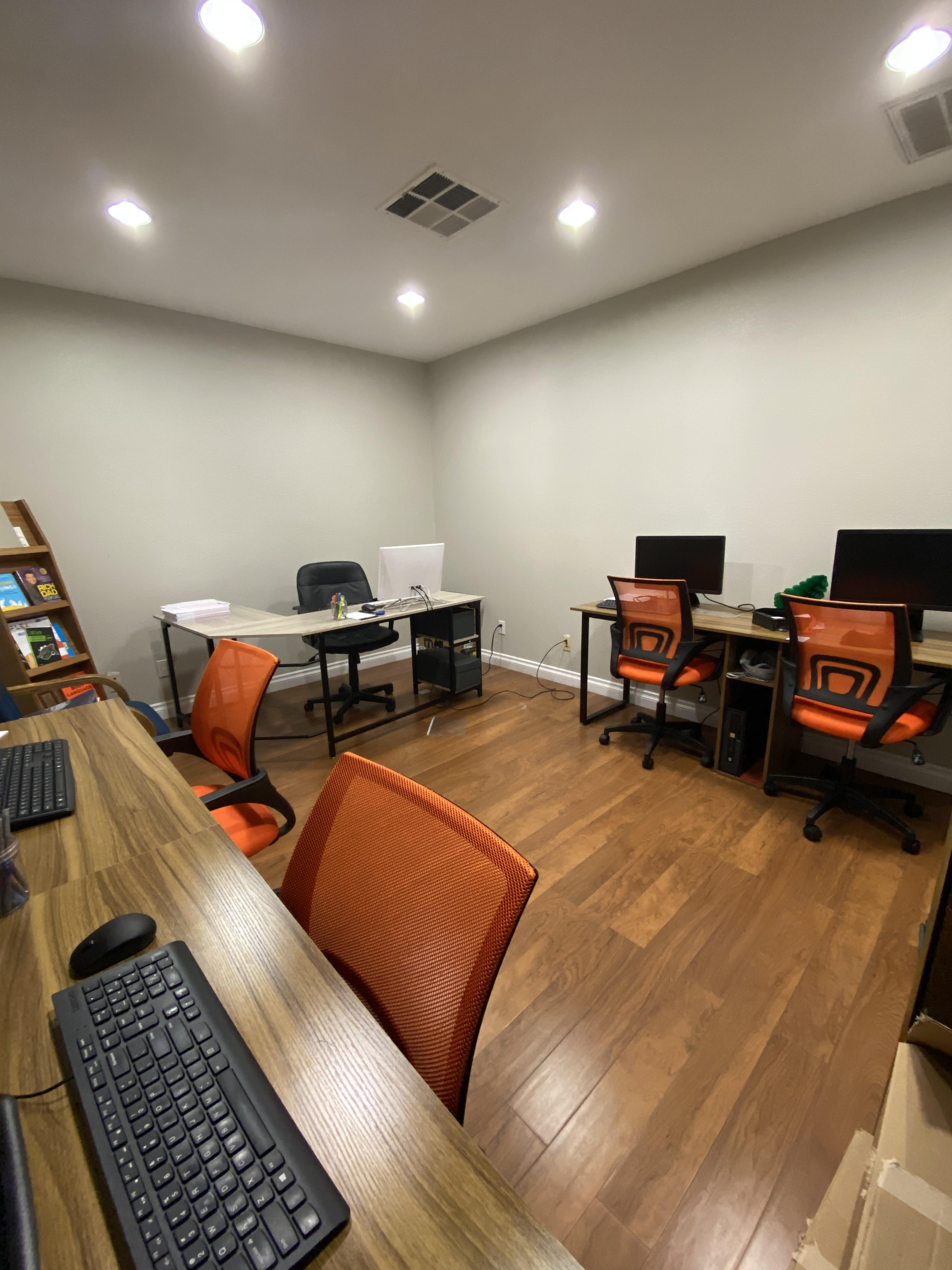 Office Space with 4 desks