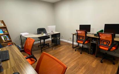 Office Space with 4 desks Office Space with 4 desks