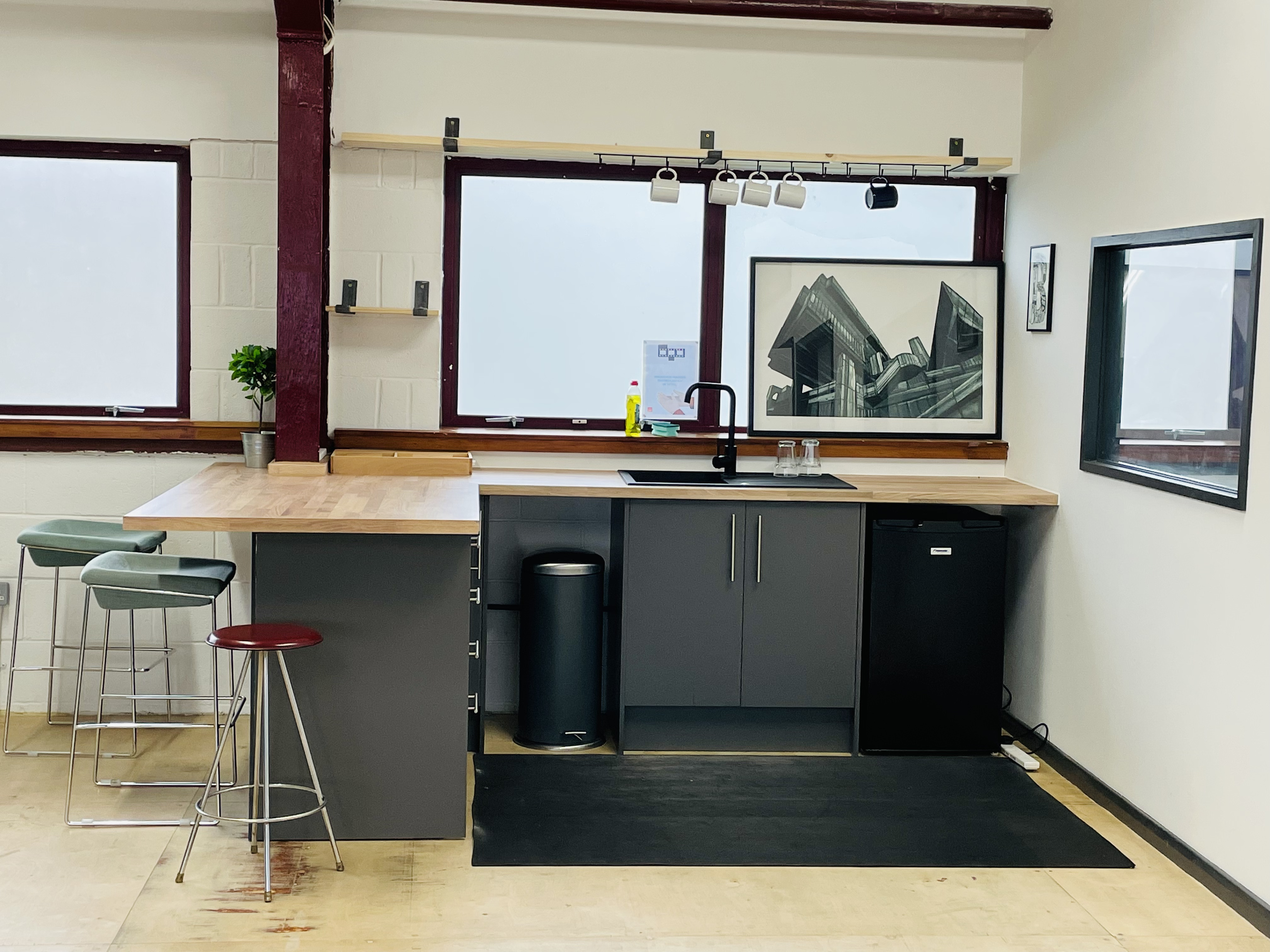 Herne Hill / Brixton - Desk / Office / Coworking space for Hire in a bright & large creative space. Herne Hill / Brixton - Desk / Office / Coworking space for Hire in a bright & large creative space.