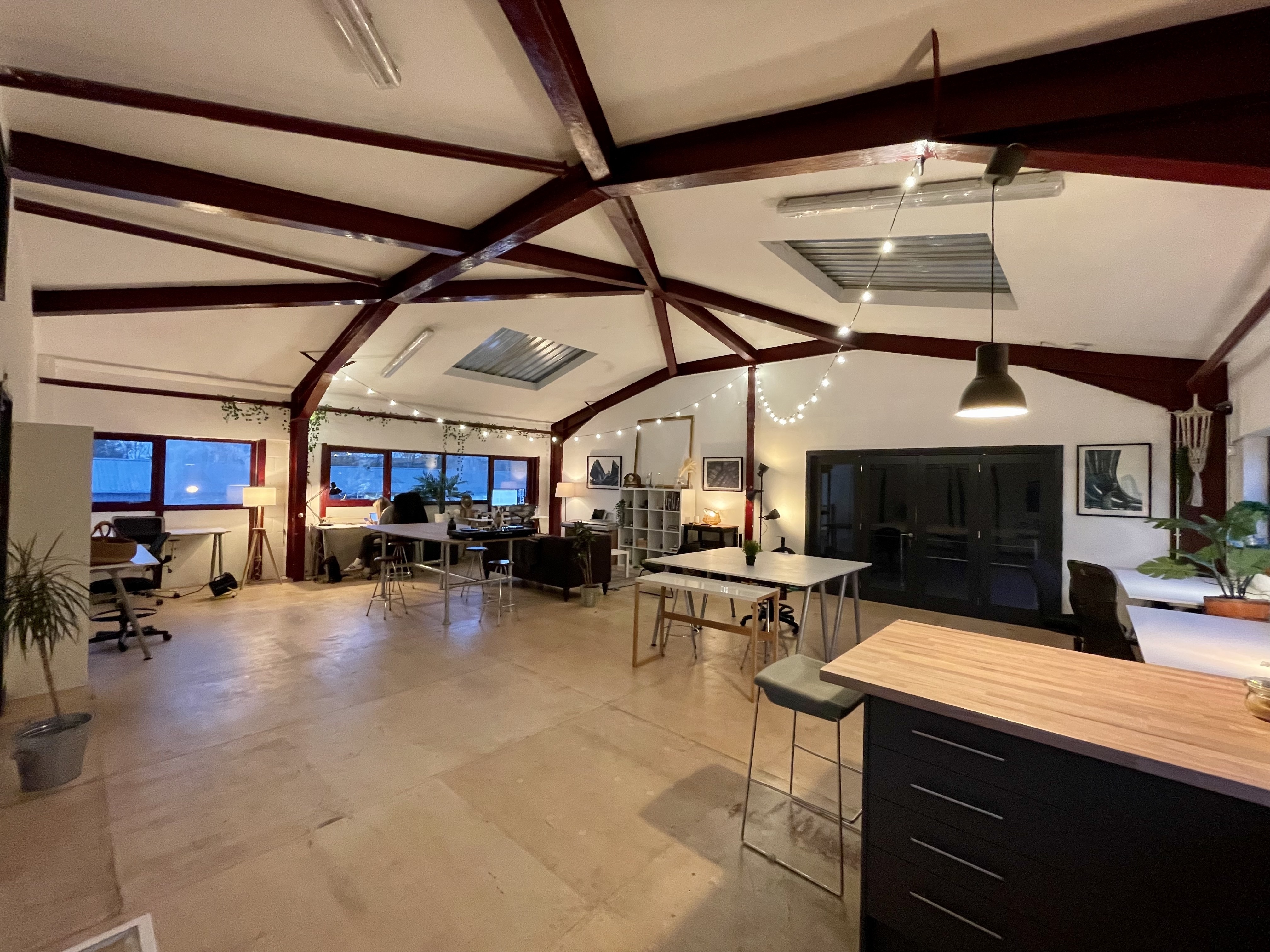 Herne Hill / Brixton - Desk / Office / Coworking space for Hire in a bright & large creative space. Herne Hill / Brixton - Desk / Office / Coworking space for Hire in a bright & large creative space.