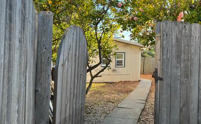 Clean, bright studio apartment with wifi available 24/7. Clean, bright studio apartment with wifi available 24/7.