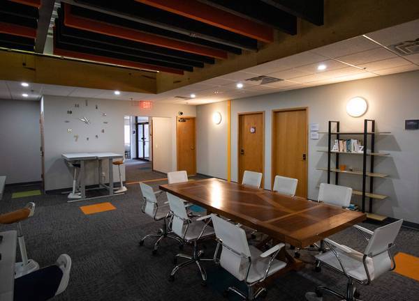 SPOT cowork - Victor (Cowork Desk)