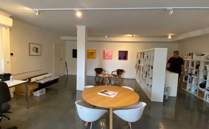 Desk available in Modern spacious office space (70sqm) Desk available in Modern spacious office space (70sqm)