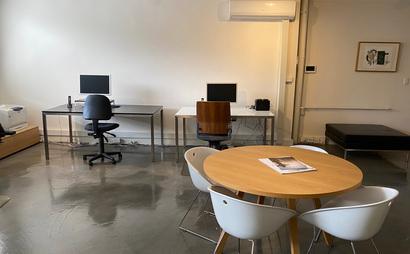 Desk available in Modern spacious office space (70sqm) Desk available in Modern spacious office space (70sqm)