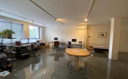 Desk available in Modern spacious office space (70sqm) Desk available in Modern spacious office space (70sqm)