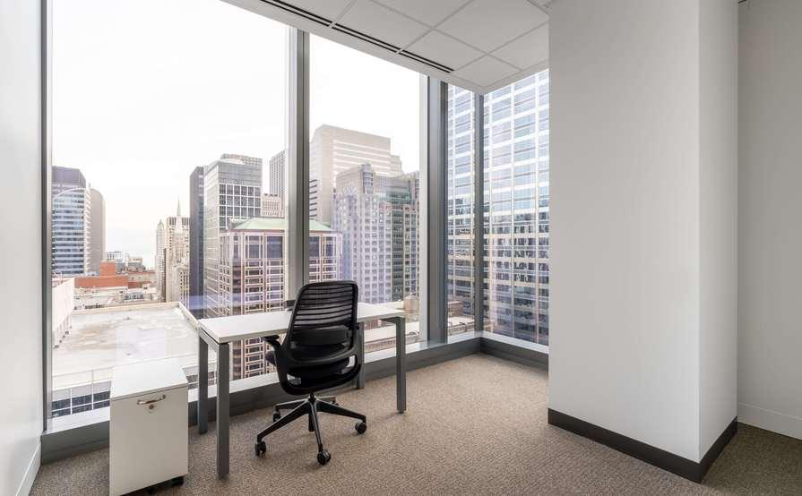 Unlimited coworking access in 110 North Wacker Drive