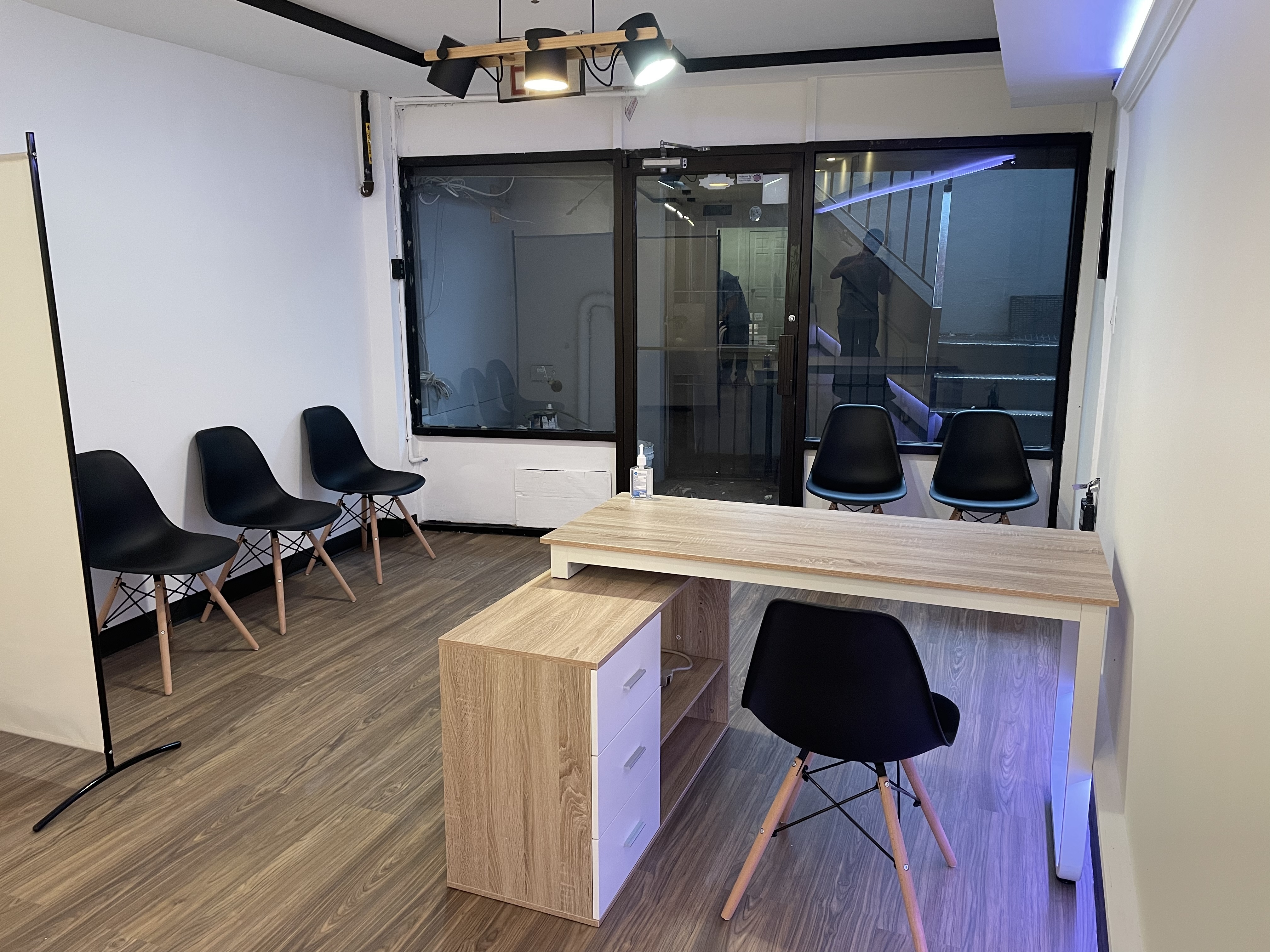 Desk for rent Desk for rent