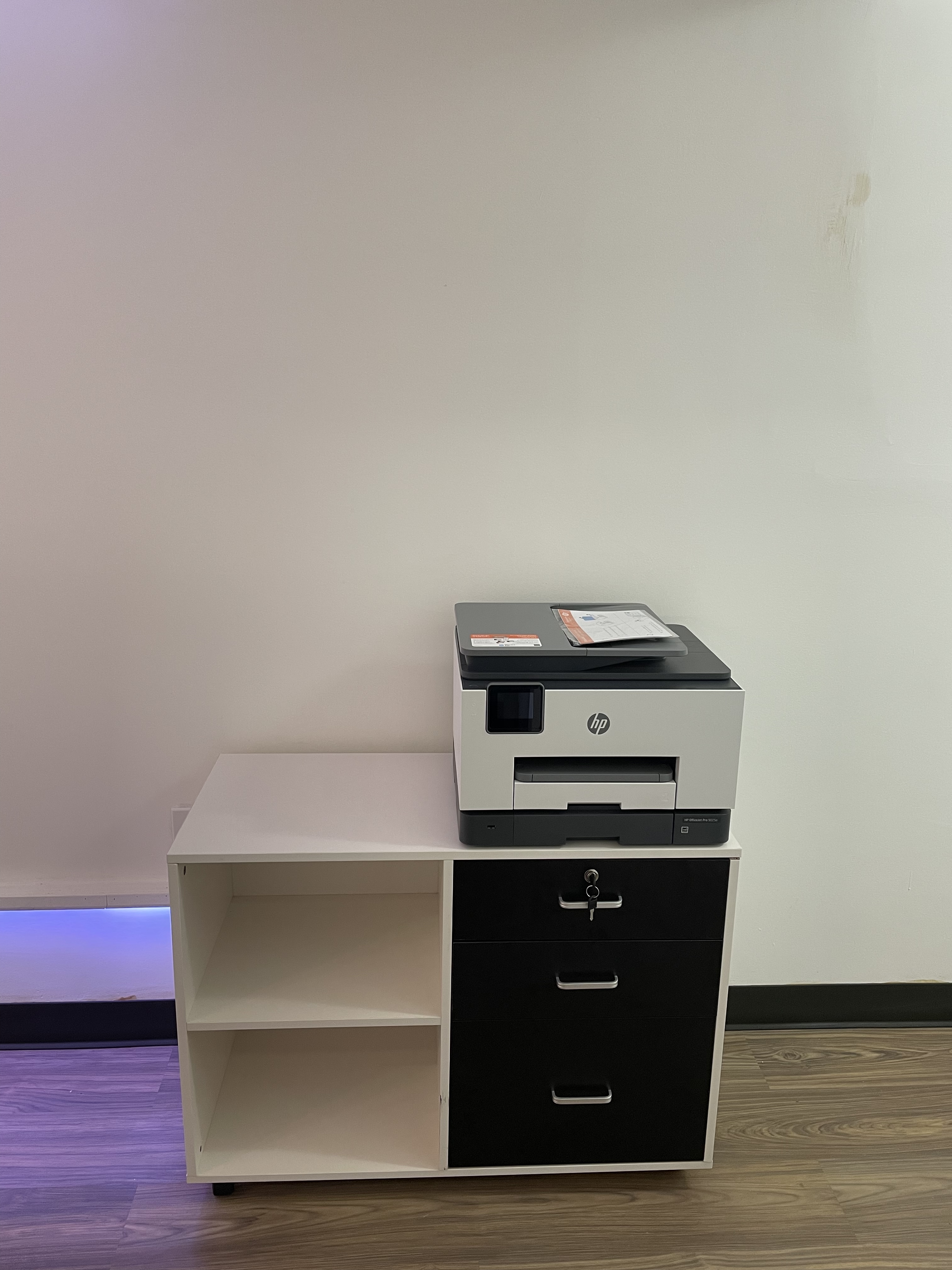 Desk for rent Desk for rent