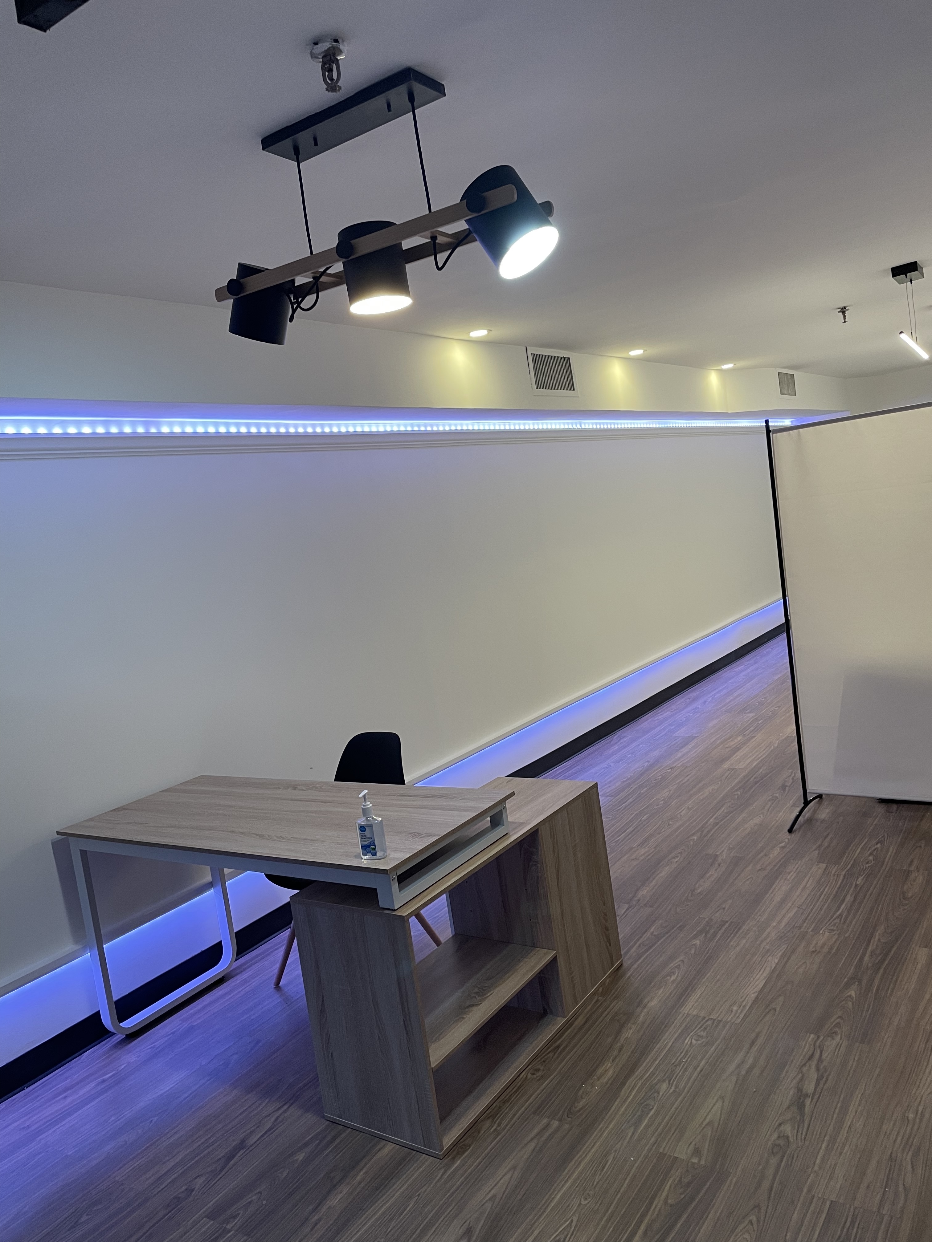 Desk for rent Desk for rent