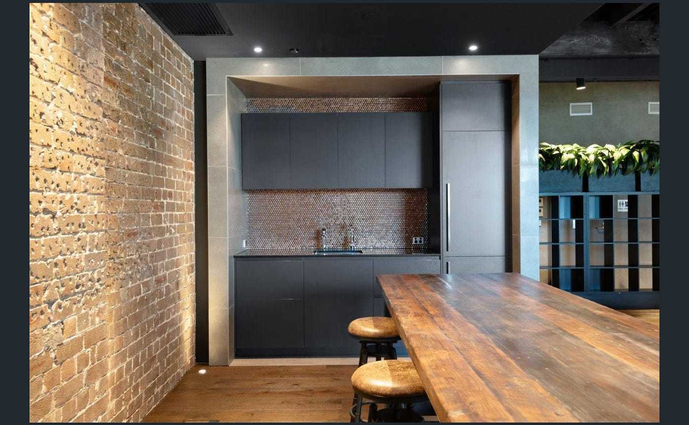 8-12 desks in Darlinghurst 8-12 desks in Darlinghurst