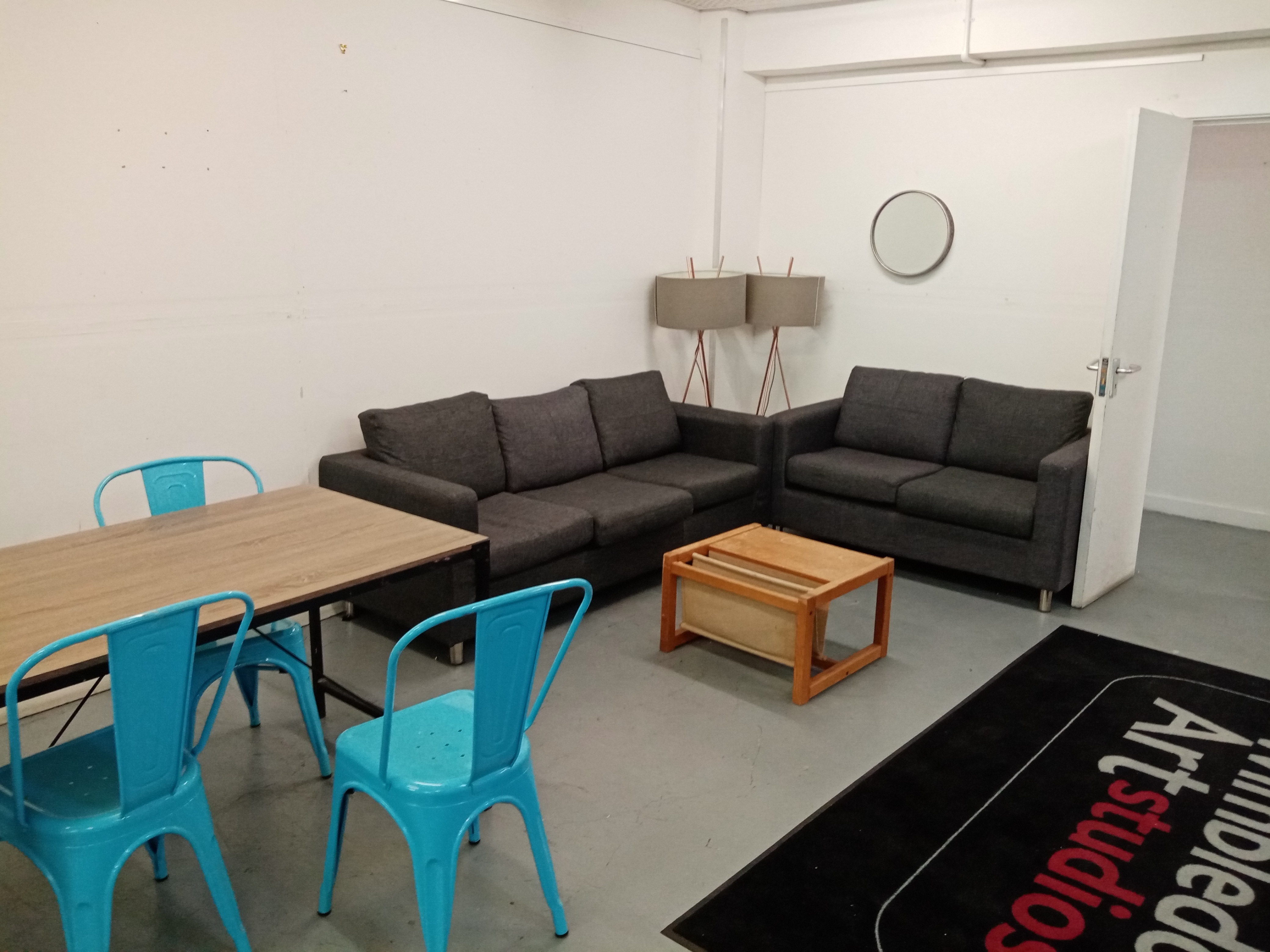 Desk Space to Rent in Shared Creative Studio Desk Space to Rent in Shared Creative Studio