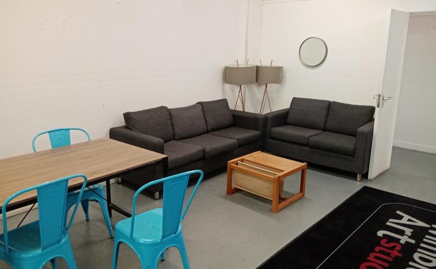 Desk Space to Rent in Shared Creative Studio Desk Space to Rent in Shared Creative Studio