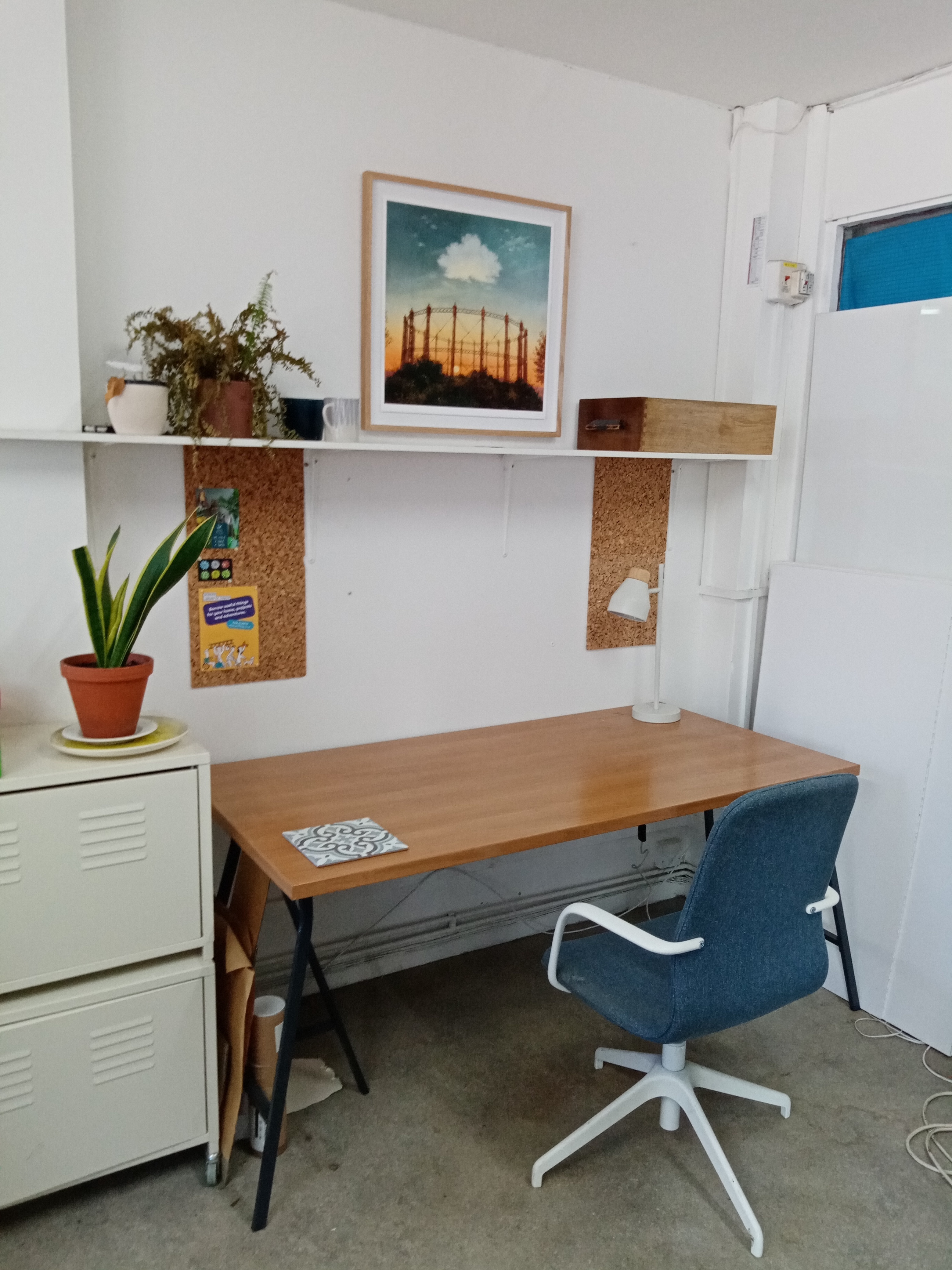 Desk Space to Rent in Shared Creative Studio Desk Space to Rent in Shared Creative Studio