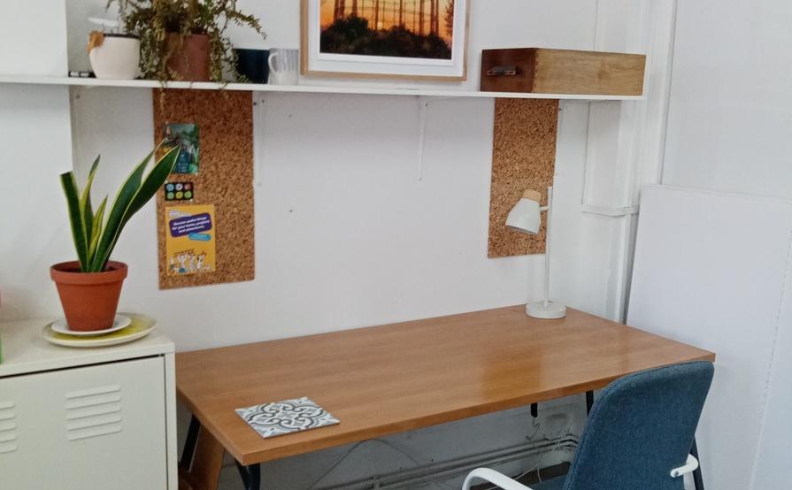 Desk Space to Rent in Shared Creative Studio Desk Space to Rent in Shared Creative Studio