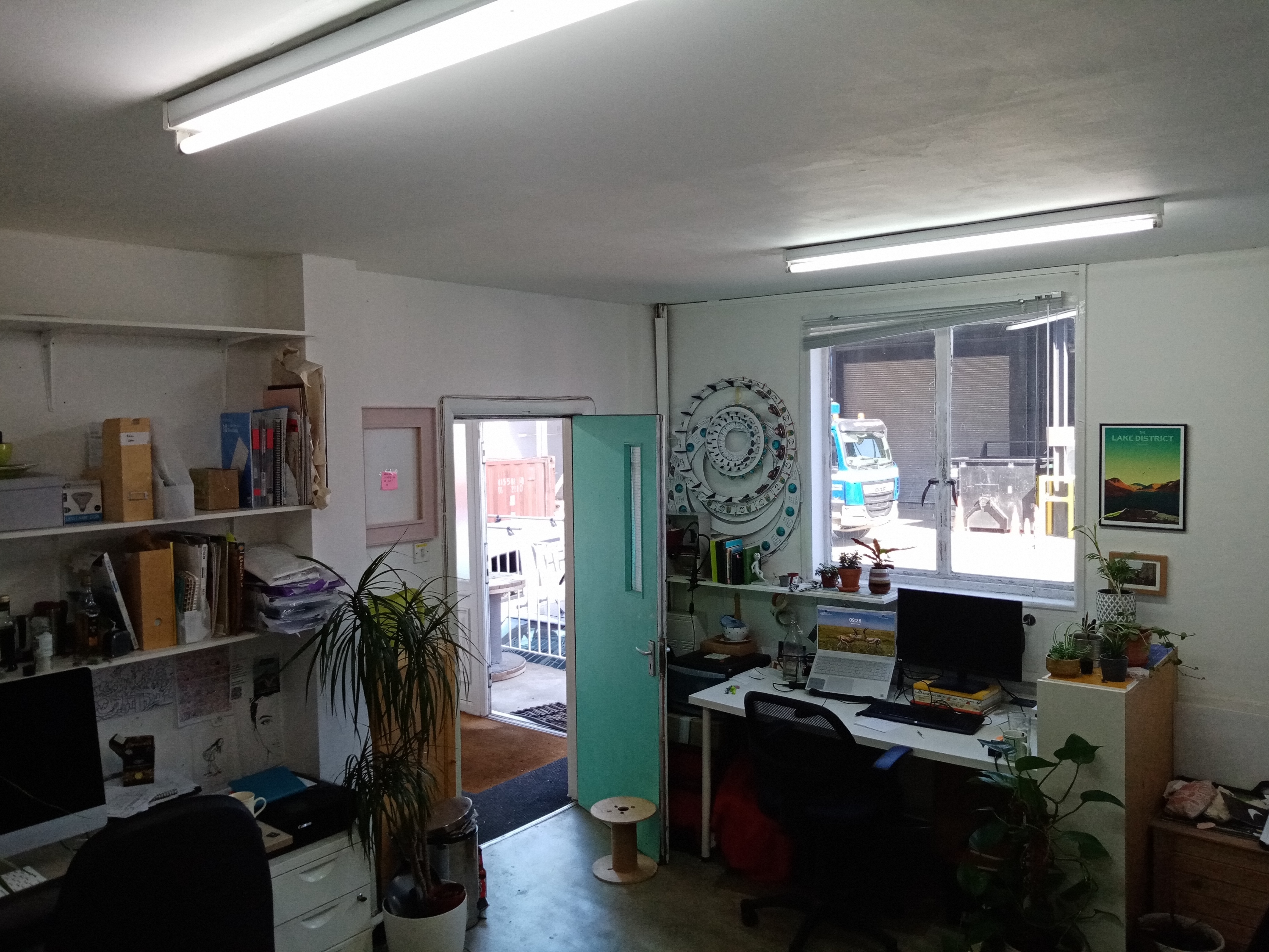 Desk Space to Rent in Shared Creative Studio Desk Space to Rent in Shared Creative Studio