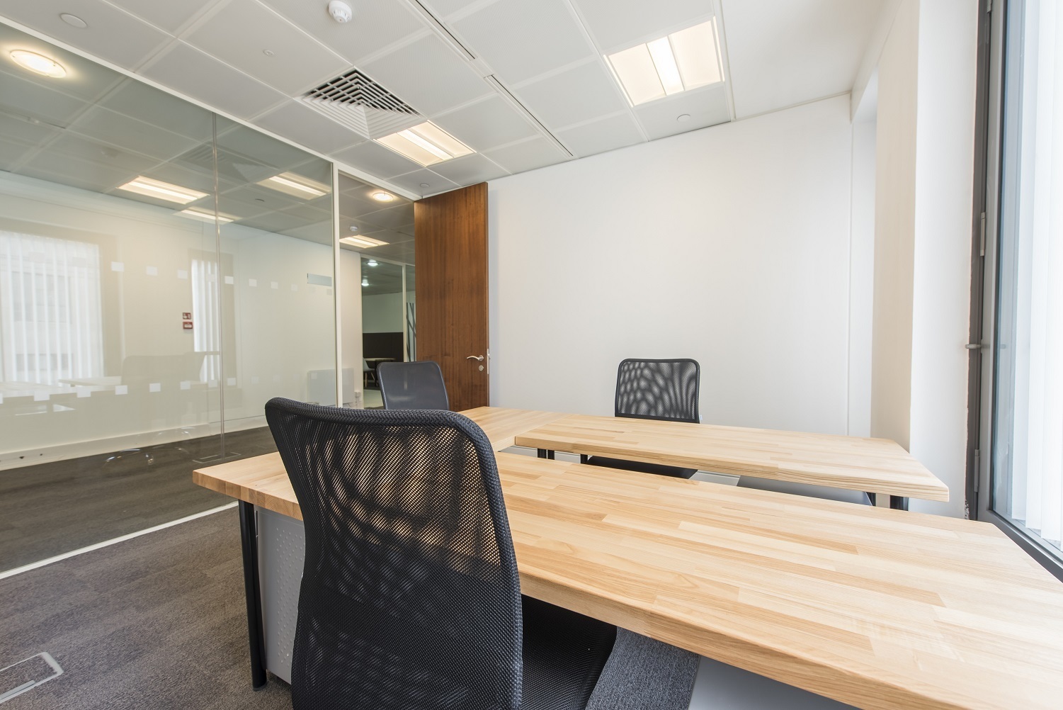 BERKELEY SQUARE - Private Office / Desk Space To Rent, Mayfair W1 - From GBP372 per desk per month BERKELEY SQUARE - Private Office / Desk Space To Rent, Mayfair W1 - From GBP372 per desk per month