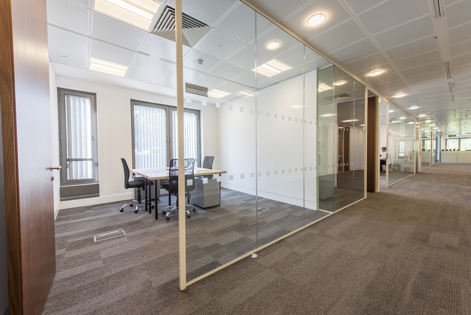 BERKELEY SQUARE - Private Office / Desk Space To Rent, Mayfair W1 - From GBP372 per desk per month BERKELEY SQUARE - Private Office / Desk Space To Rent, Mayfair W1 - From GBP372 per desk per month
