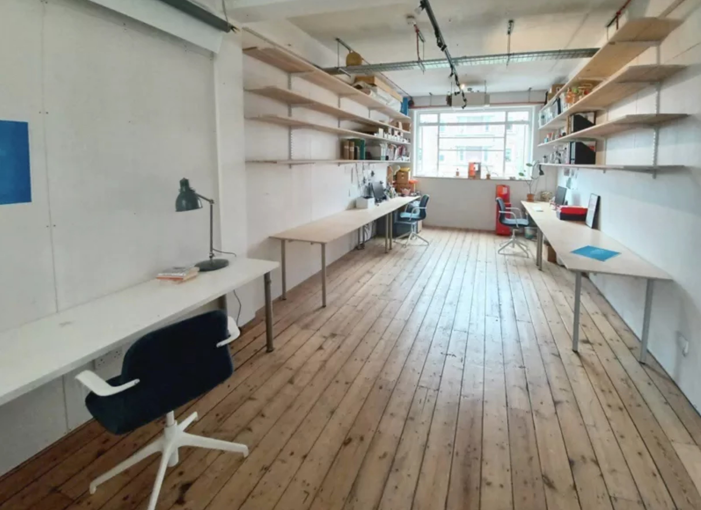 Desk+work area+storage+communal lounge and facilities!