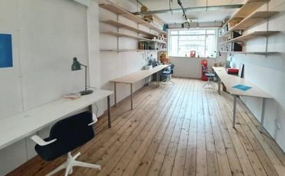 Desk+work area+storage+communal lounge and facilities! Desk+work area+storage+communal lounge and facilities!