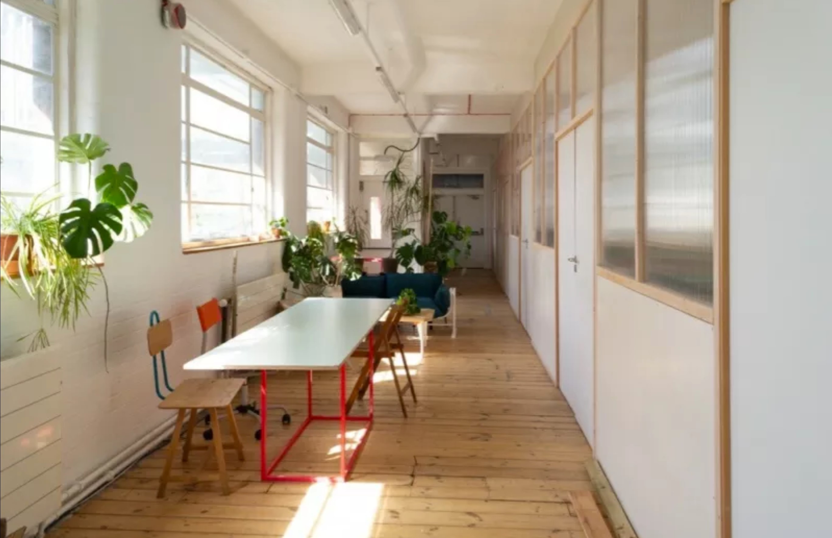 Desk+work area+storage+communal lounge and facilities!