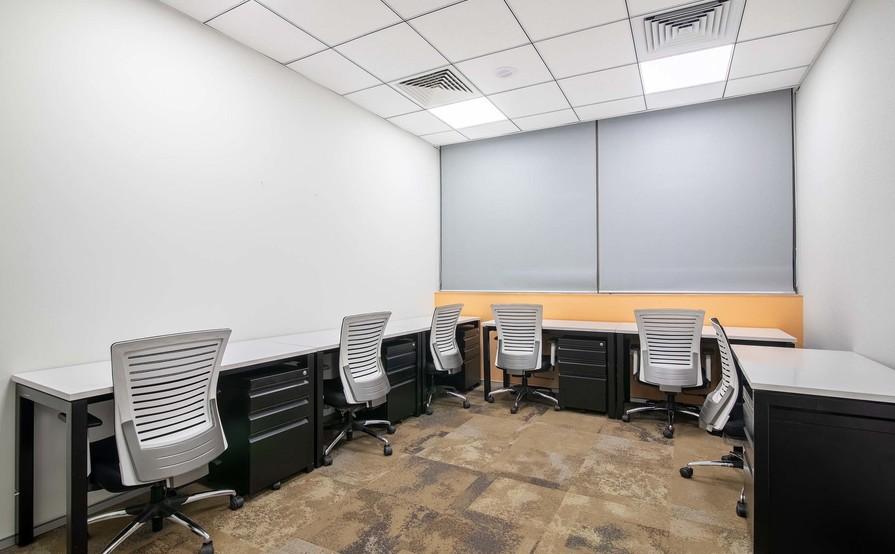 All-inclusive access to professional office space for 10 persons in 211 N Union