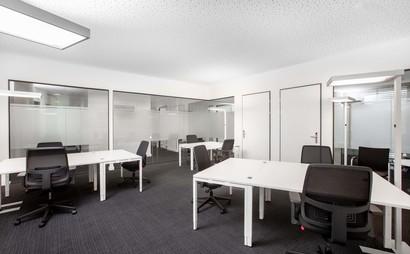 Fully serviced open plan office space for you and your team in 211 N Union