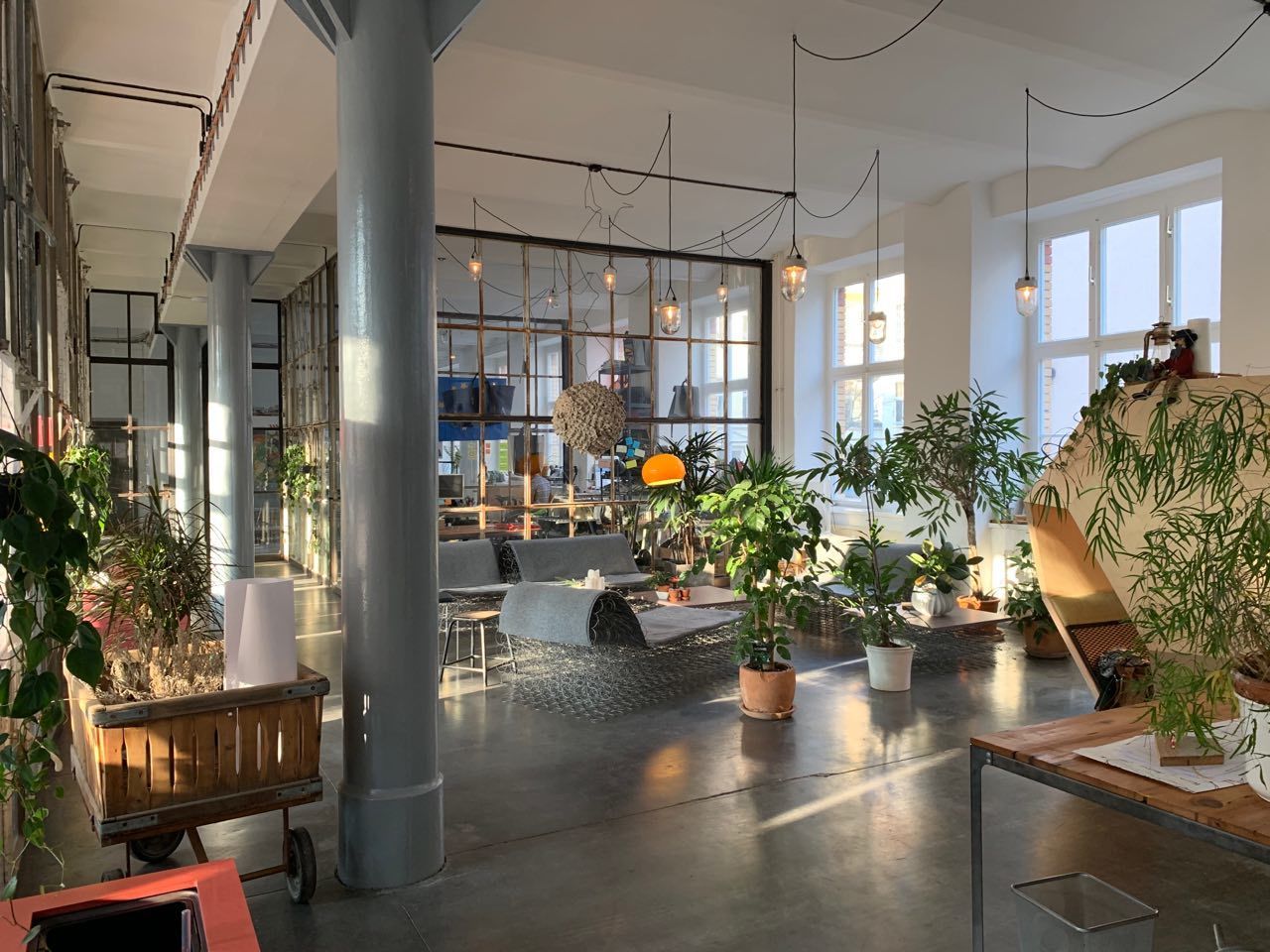 CoWorking Desks at KREATUR SPACE