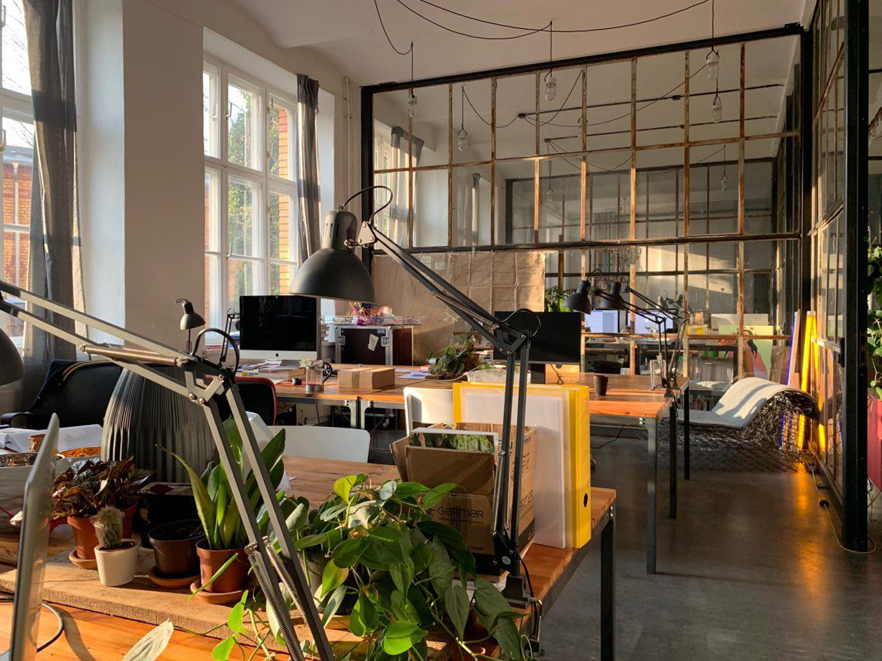 CoWorking Desks at KREATUR SPACE