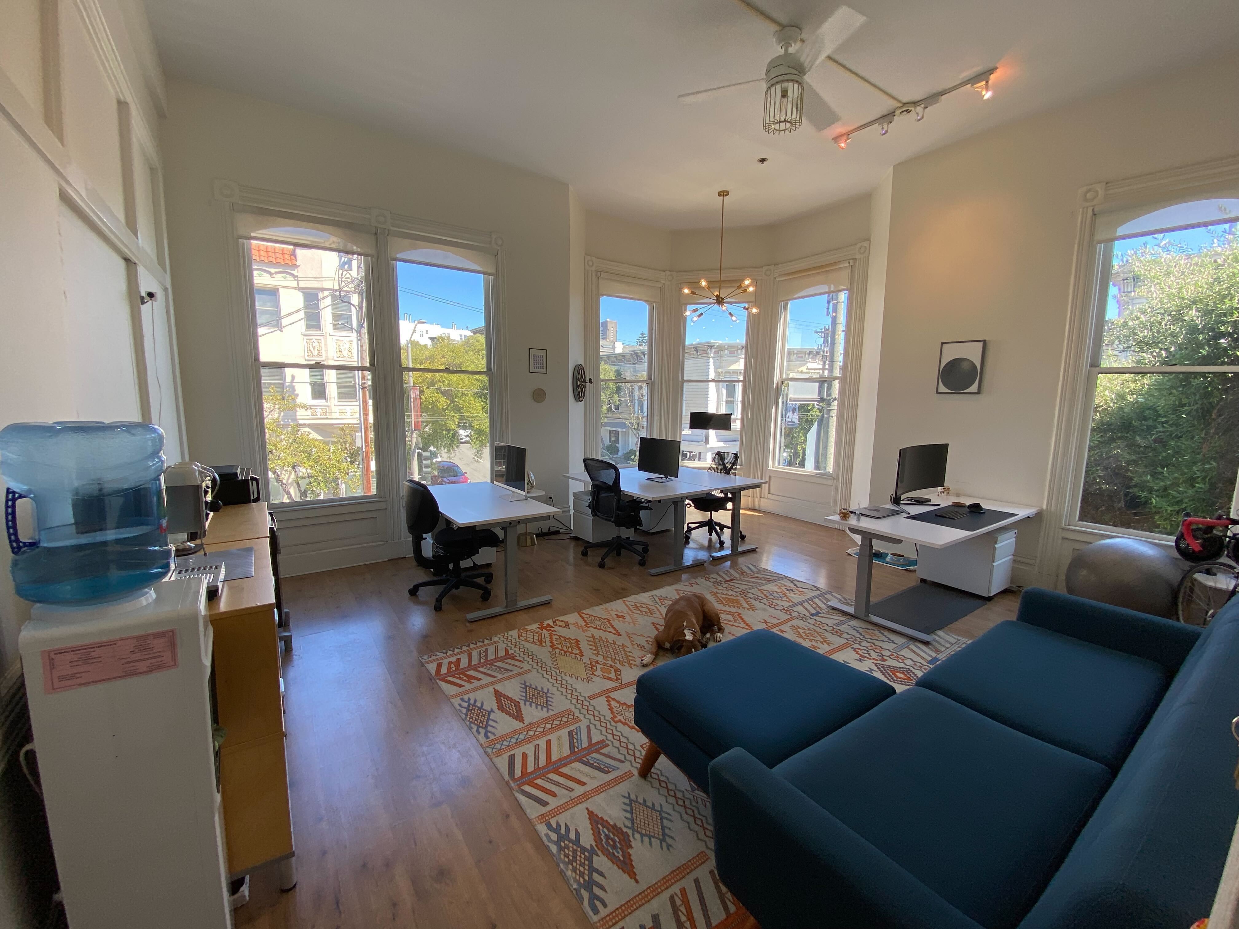 3 seats (desks) available at a beautiful and well-located office 3 seats (desks) available at a beautiful and well-located office