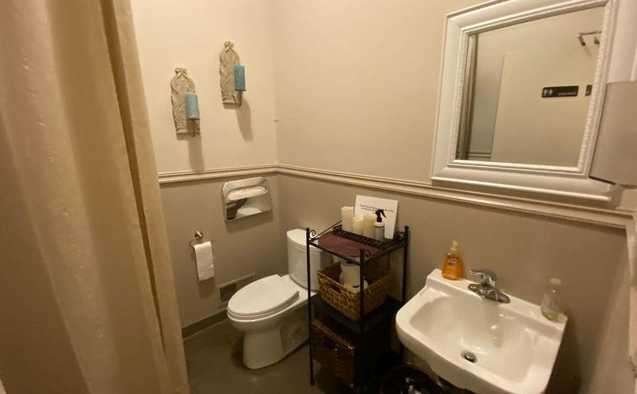 3 seats (desks) available at a beautiful and well-located office 3 seats (desks) available at a beautiful and well-located office