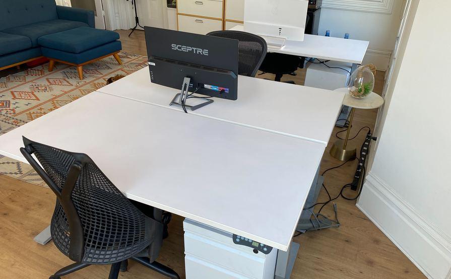 3 seats (desks) available at a beautiful and well-located office 3 seats (desks) available at a beautiful and well-located office