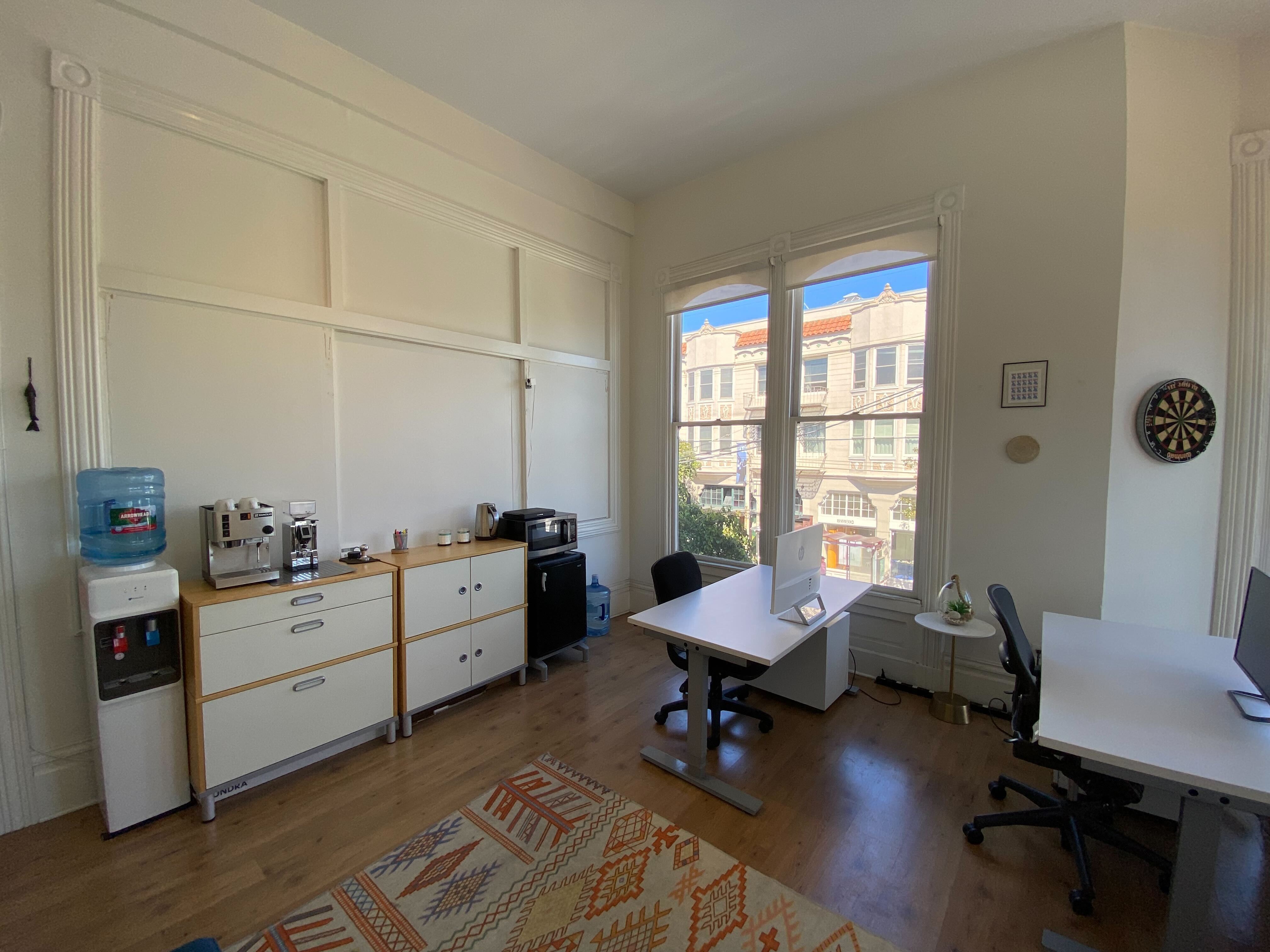 3 seats (desks) available at a beautiful and well-located office 3 seats (desks) available at a beautiful and well-located office