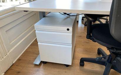 3 seats (desks)  available at a beautiful and well-located office  3 seats (desks)  available at a beautiful and well-located office