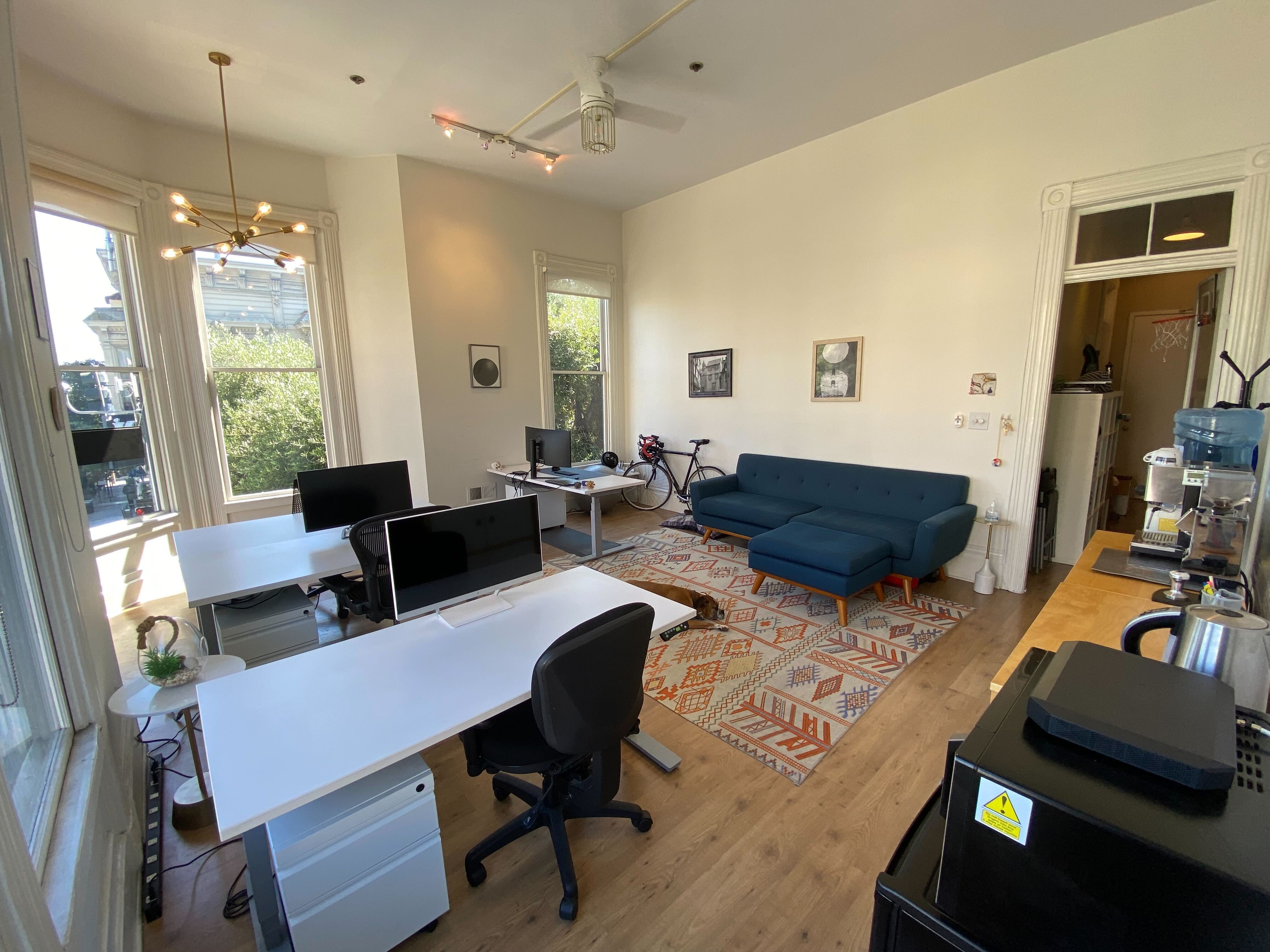 3 seats (desks) available at a beautiful and well-located office 3 seats (desks) available at a beautiful and well-located office